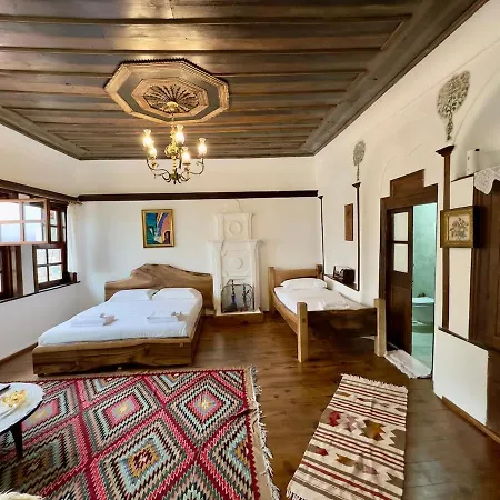 Ansel Three-bedroom Museum House Since 1720 Berat