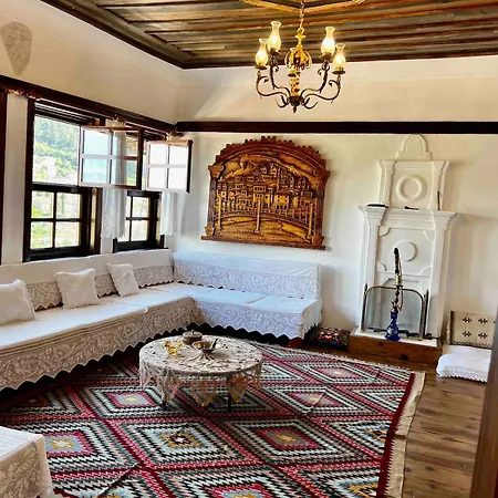 Ansel Three-bedroom Museum House Since 1720 Apartment Berat